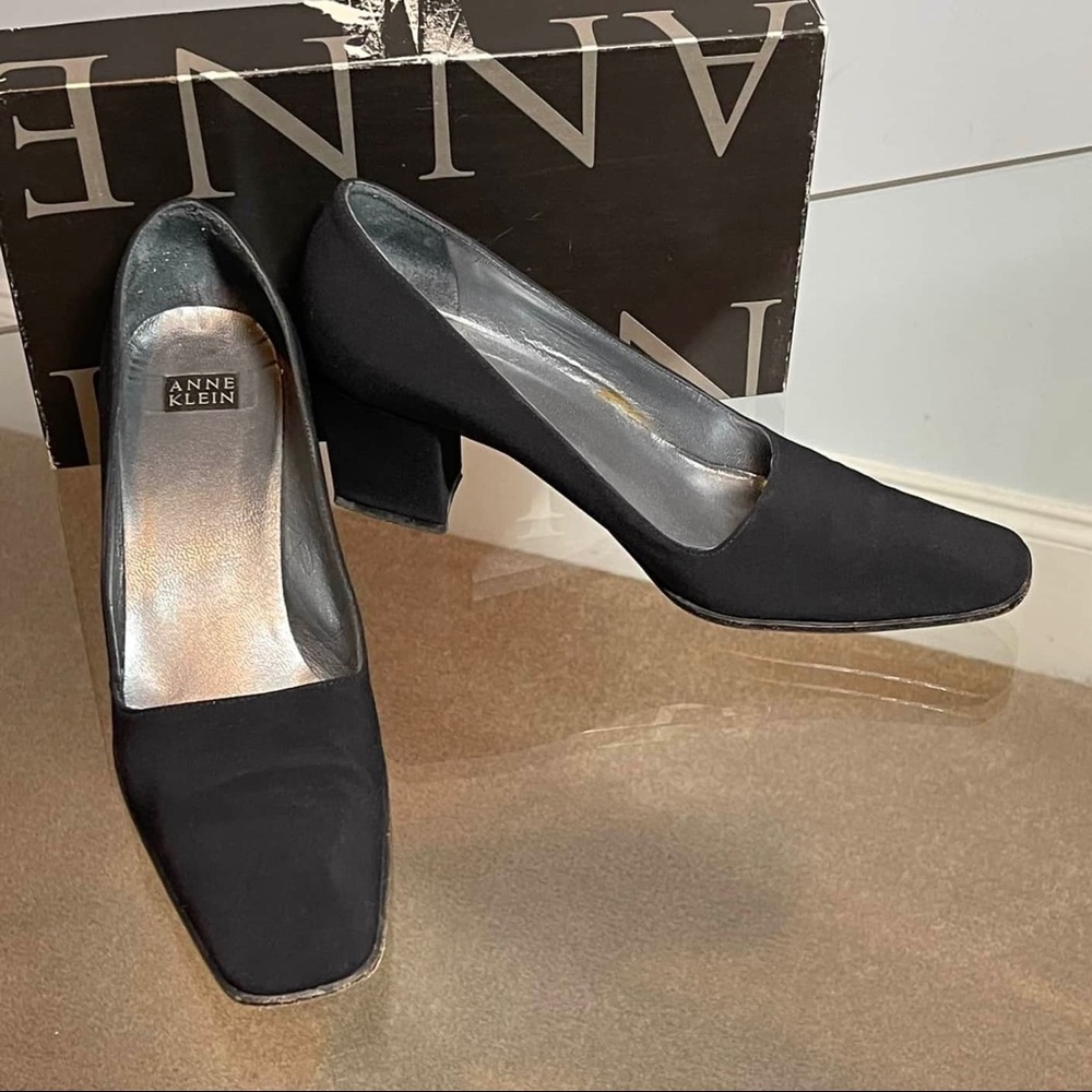 Anne Klein Black Faille, Size 9M Pumps